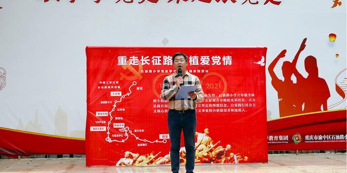 赞!两少年捡到钱包,搜派出所地址交给民警